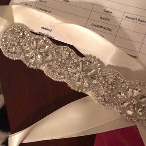 Scalloped beaded belt